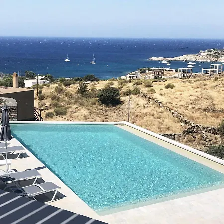 Dom wakacyjny Minimal With A Swimming Pool And Sea View In