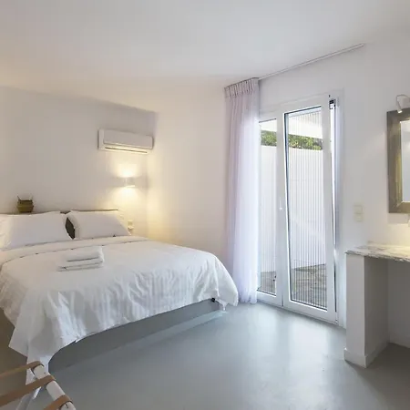 Minimal With A Swimming Pool And Sea View In
